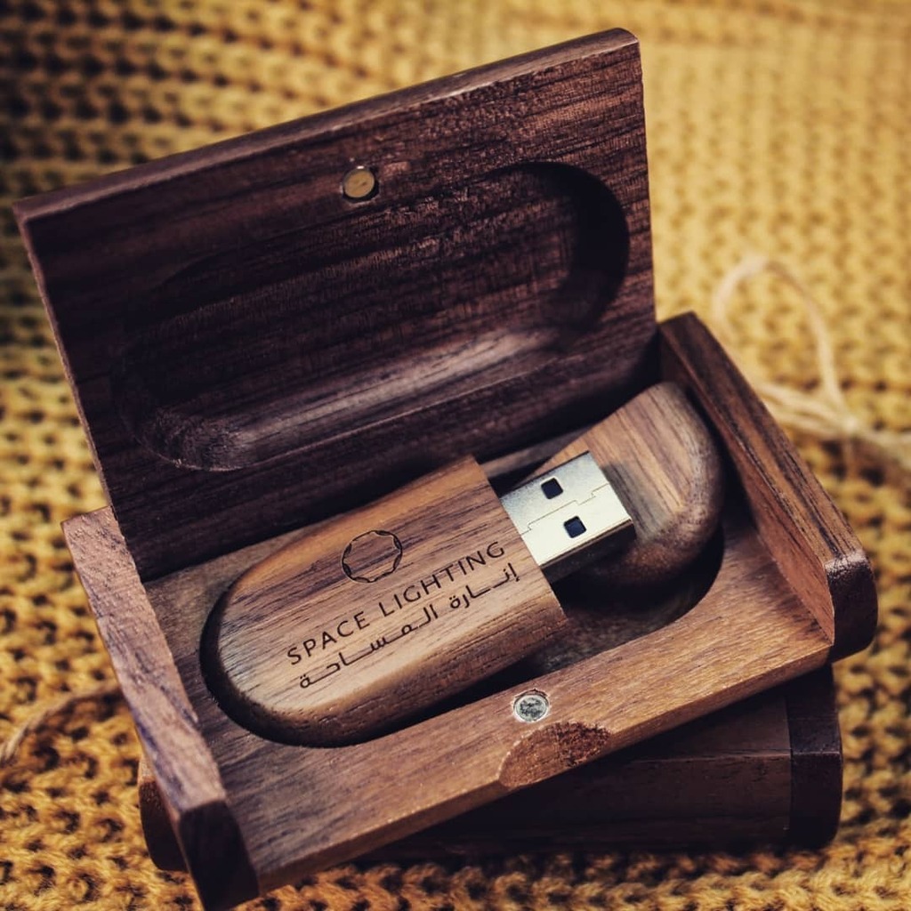 .
.
.

تشرفنا بالتعاون مع شركة إنارة المساحة لإنتاج عدة فلاشات بشعارهم ،  كان منها فلاش #كبسولة_خشبي  باللون الغامق مع حفر الشعار بالبيزر عالفلاش والعلبة 📷👌🏼. 
.
.
@spacelightingsa
.
#فلاشك_على_كيفك #هدية  #فلاشات #هدايا_دعائية  #تصوير  #فلاش_ميموري … instagr.am/p/CMnJcMHl0La/