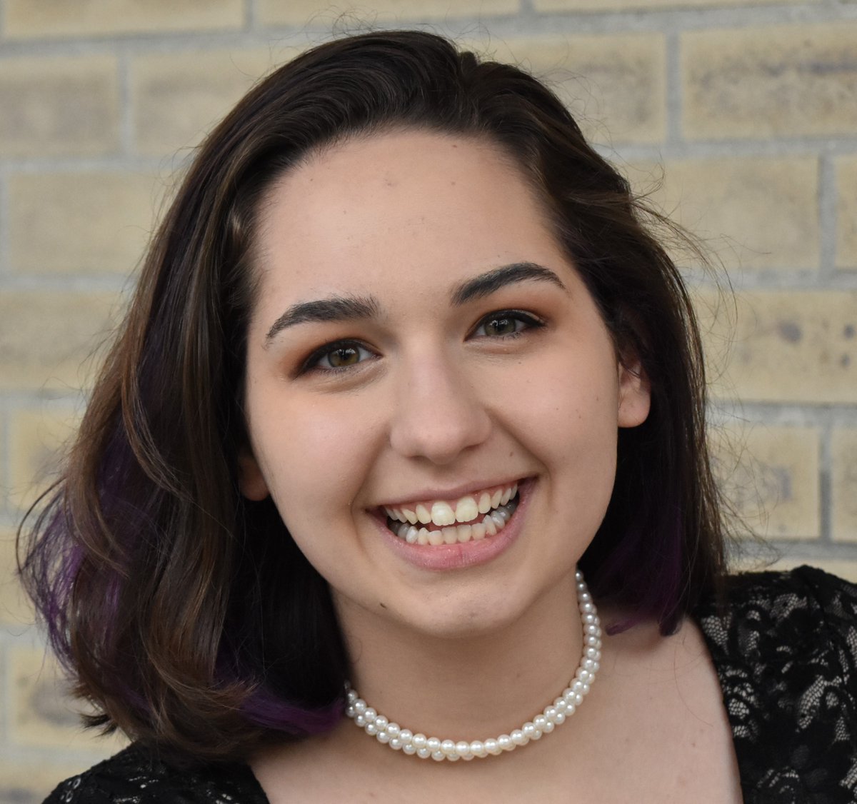 UrsulineLions's tweet photo. Congratulations to Mary Wilkens 21’ who is  The Cincinnati Arts Association Overture Vocal Award Winner! Mary competed against 40+ talented high school vocalists before being named the scholarship recipient! #UAPride #UAPAExcellence 💚🦁💛🎶🎤 https://t.co/Bf5OjiUVkd