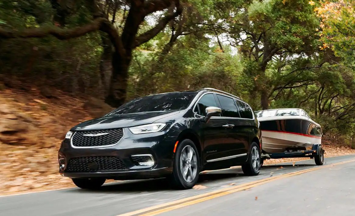 BwalkAutoCenter's tweet photo. Tow up to 3,600 pounds in the 2021 Chrysler Pacifica Pinnacle with the available Trailer Tow Group. https://t.co/TkKtYiv1Nc
