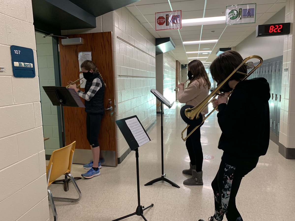 Fun Friday included our 7th grade Band Vikings going door to door to perform for our 6th graders! 🎵🎶🎵#vhmsvikings #RCSarts