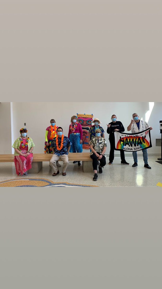 KCVISAC's tweet image. Happy Hawaiian day at Kenner! Staff gave out leis to students to put a smile on their faces!