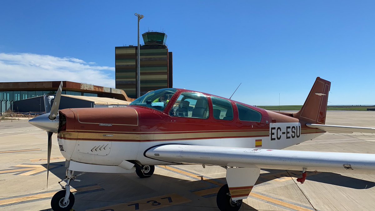 JaviRSaez's tweet photo. ¡Increíble viaje desde @LECU4Vientos a LEDA! Dar las gracias al personal del Aeropuerto de Lleida-Alguaire por su amabilidad y atención, en especial a Joel y Marc, muy atentos y serviciales.

#Lleida 
@Beechcraft #F33A
#aeris https://t.co/zKmLPymQ0I