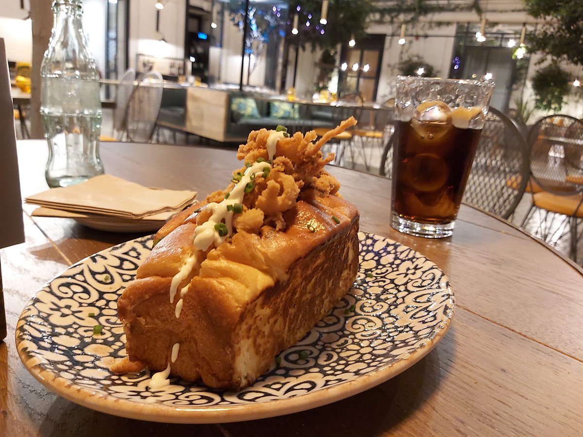 macercano's tweet image. Bocadillo de #calamares en pan #brioche con mahonesa de limón 🍋 😋