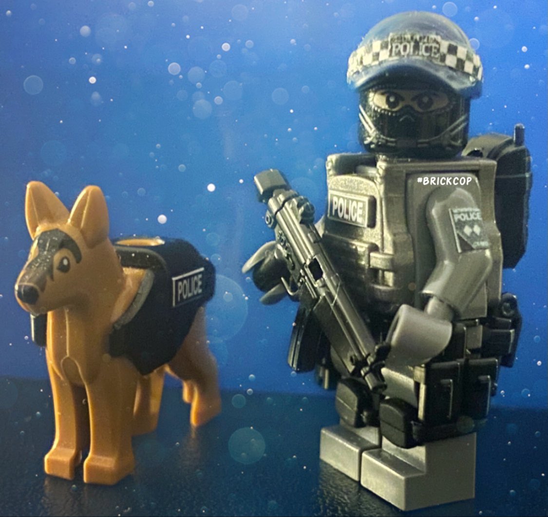Brick_Cop's tweet image. Had *a lot* of DMs about #CTSFO Minifigures.

Yes - they can be done. I’ve got a few on the go at the moment. 

As I’m sure you can appreciate I juggle a lot between work / home &amp;amp; #Lego 👀😅👌🏻

I will be making a batch in the near future &amp;amp; will post endlessly about it. Promise.