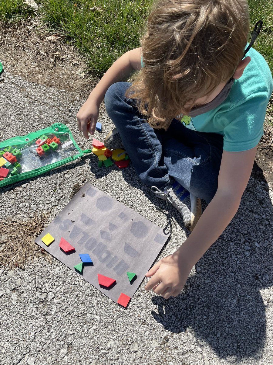 “Wow!  The sun is amazing!”  We had a blast making sun prints today.  After designing our prints, the Ks were amazed to see their papers after a few hours in the sun.  Hands on science is the best! <a href="/DavidsonComets/">Davidson Elementary</a> <a href="/NKCSchools/">NKC Schools</a> <a href="/nashworld/">Sean Nash</a> #DavidsonStrong