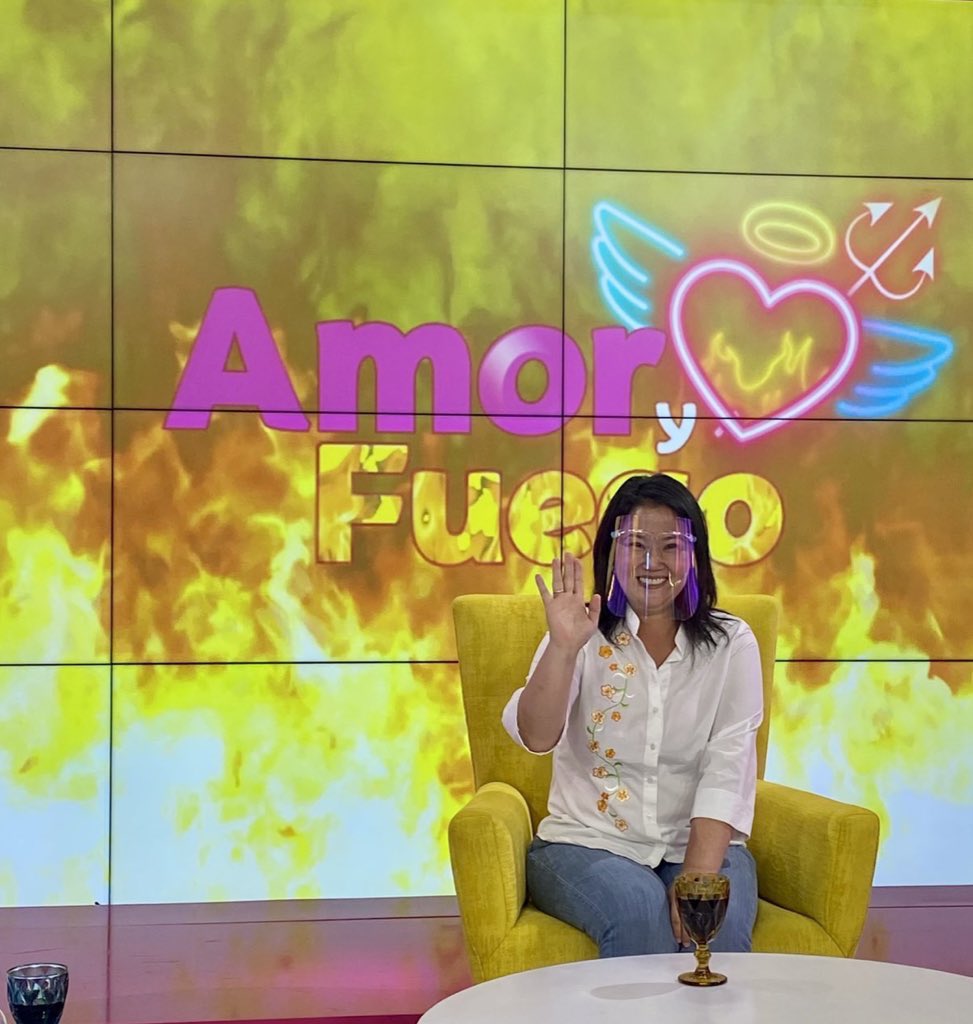 marisella_joya's tweet photo. Veo esta foto de Keiko en #AmoryFuego y recuerdo este meme https://t.co/uT9BogrFwm