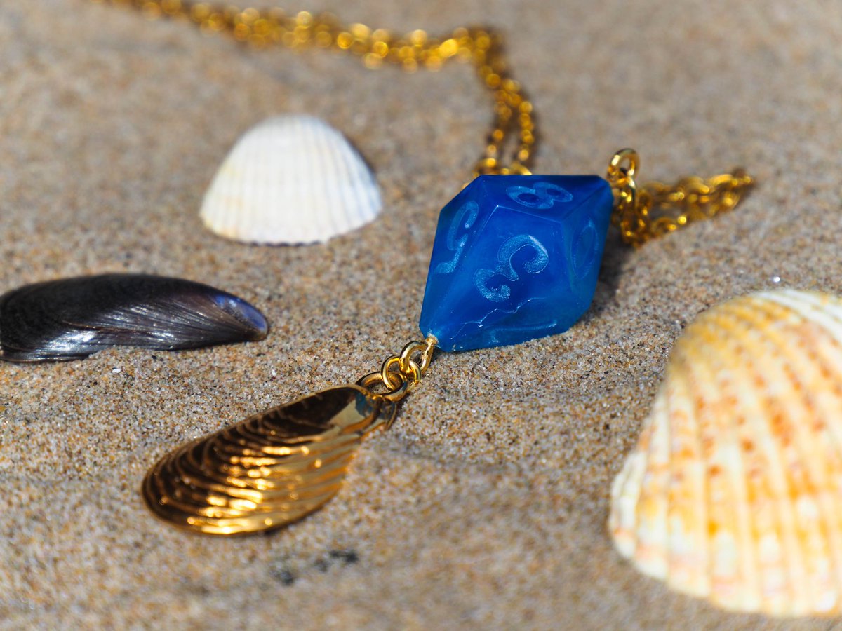 merlinsdices's tweet photo. Ocean collection🌊
✨Available on the shop✨
#handmadedice #dice #dnd #resindice #handmadejewelry #jewelry #resinjewelry #resin #diceart #rpg #rpgmaker #dndmaker #oceanjewelry #dicemaker #dicecollector #zamakjewelry #dicemaking #diceporn #dirtypour #diceset #customdice https://t.co/kpukFzpQvJ