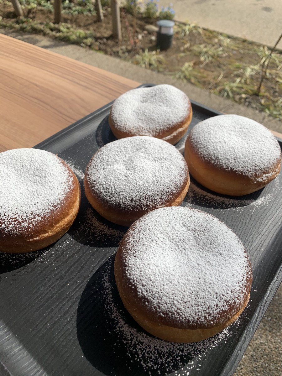 スワン成城店 Swan Caffe Bakery成城店 スワン成城店の 蒜山 ヒルゼン ミルククリームパン 土日限定商品として本日販売いたします 蒜山高原の牛乳を使用したカスタードクリームがリッチな味わい 本日は曇り空のようですが テラス席もご用意して スワン成城店 Swan Caffe Bakery成城店 スワン成城店の 蒜山 ヒルゼン ミルククリームパン 土日限定商品として本日販売いたします 蒜山高原の牛乳を使用したカスタードクリームがリッチな味わい 本日は曇り空のようですが テラス席もご用意して