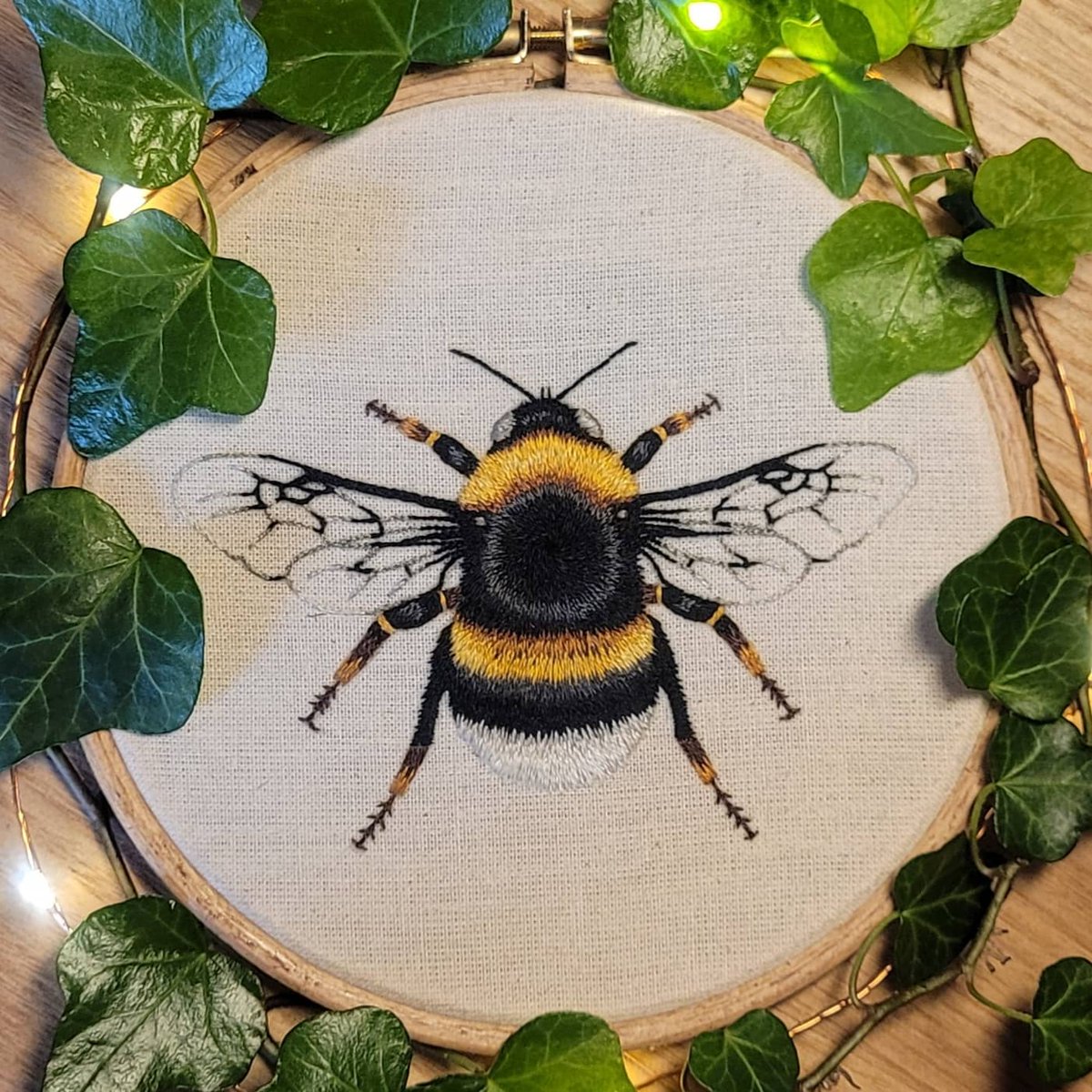 Pretty happy with my first attempt at #needlepainting embroidery 🐝🧵