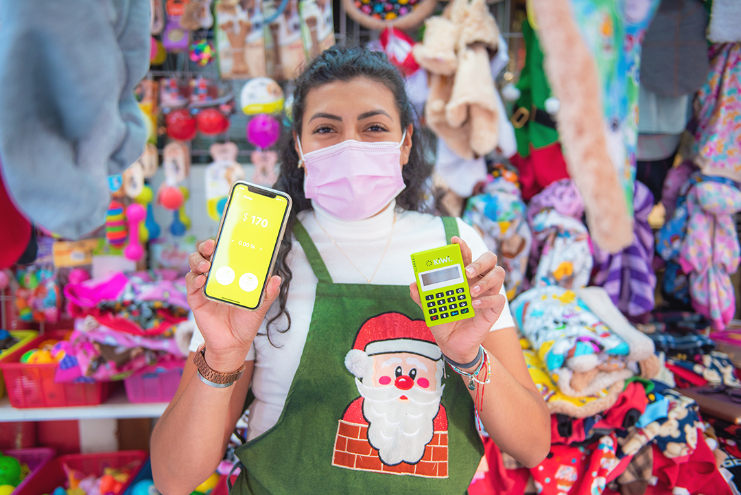 conKiWiMX's tweet photo. Acepta tarjeta en tu negocio utilizando tu teléfono celular. 
Descarga y regístrate en 5 min 
https://t.co/MdmKv43CeC &amp; https://t.co/PTeEOU0u1W 📲

Conoce más sobre KiWi en: https://t.co/e1EGGy5pvv 

#conKiWi #AceptaTarjeta #negocios https://t.co/wk8kBGcrRW