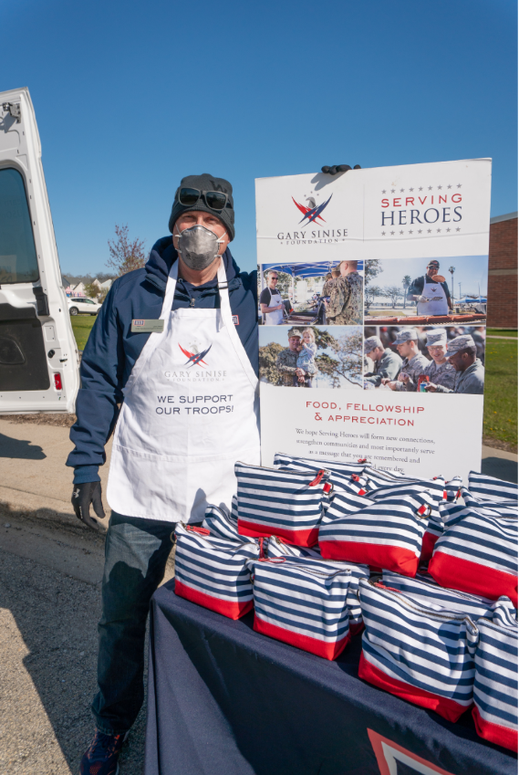 USO_of_Illinois's tweet photo. Thank you to the @GarySiniseFound for being a steadfast partner of USO Illinois! #USOConnects #GiveMorethanThanks https://t.co/yy34FyHWCn