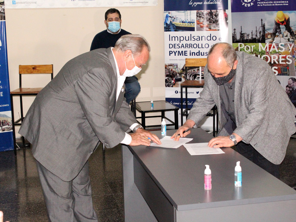 Acuerdo LCISM-UIGSM, nos acompañaron intendente Fernando Moreria y los dirigentes Martín Rappallini (UIPBA), SIlvio Zurzolo (ADIBA) y Raúl LIma (FEBA/CAME) y Jorge Benedetti (CES)