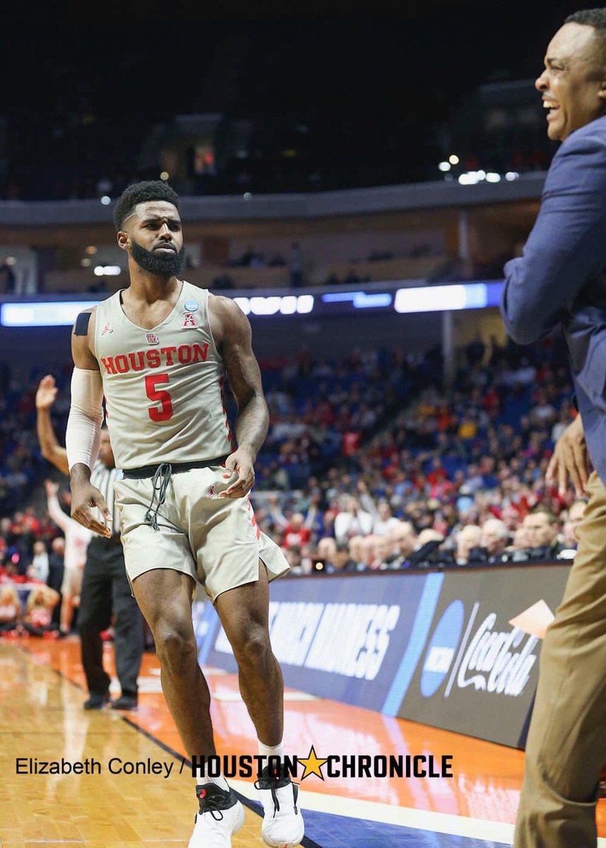 strailer77's tweet photo. In honor of March Madness. Let’s Go Coogs!!! #AlumniMom Still got y’all back ���🏽 https://t.co/HaW2mE3mGS