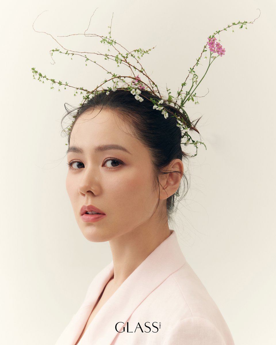 dramaskfan's tweet photo. #SonYeJin estampa a capa da edição inaugural da Glass Magazine China.
#SonEonJin #손예진 #CrashLandingOnYou #SomethingInTheRain #Shark #PersonalTaste #Spotlight #AloneInLove #SummerScent #DeliciousProposal #kdrama #dorama https://t.co/oEW1YISa8c
