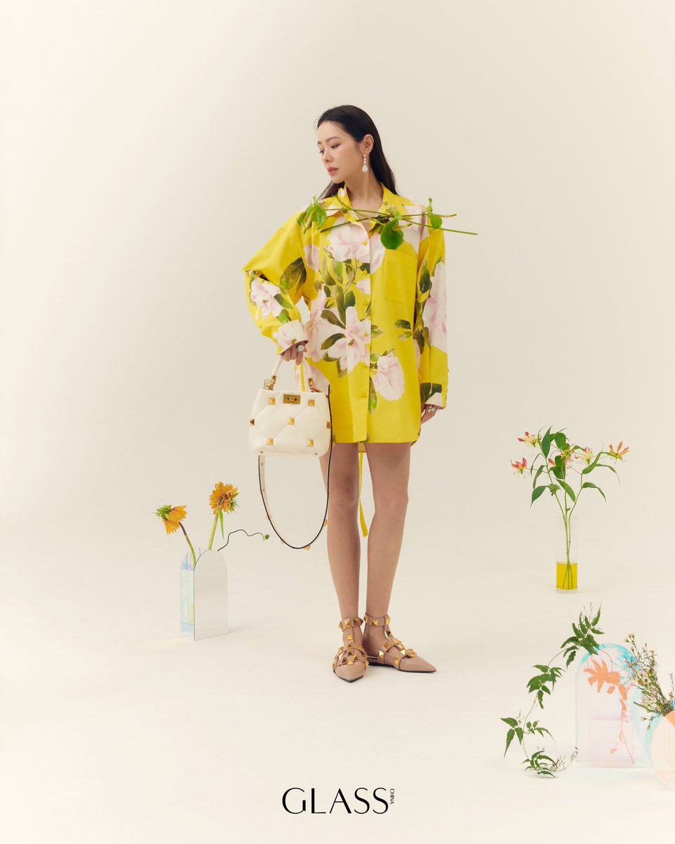 dramaskfan's tweet photo. #SonYeJin estampa a capa da edição inaugural da Glass Magazine China.
#SonEonJin #손예진 #CrashLandingOnYou #SomethingInTheRain #Shark #PersonalTaste #Spotlight #AloneInLove #SummerScent #DeliciousProposal #kdrama #dorama https://t.co/oEW1YISa8c