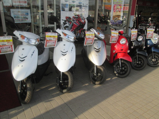 SOX68519364's tweet photo. もうすぐ4月、#新生活 に #原付 が便利です！
実は新車の原付を多く展示してあるバイク屋さんって意外と少ないんです！

バイク館SOX大泉店では、50㏄から125㏄までの原付クラスを種類豊富に展示中です！

平日であれば、午前中注文して、夕方以降に #納車 可能です！（お時間頂く場合もございます） https://t.co/4RnSwqQMKQ