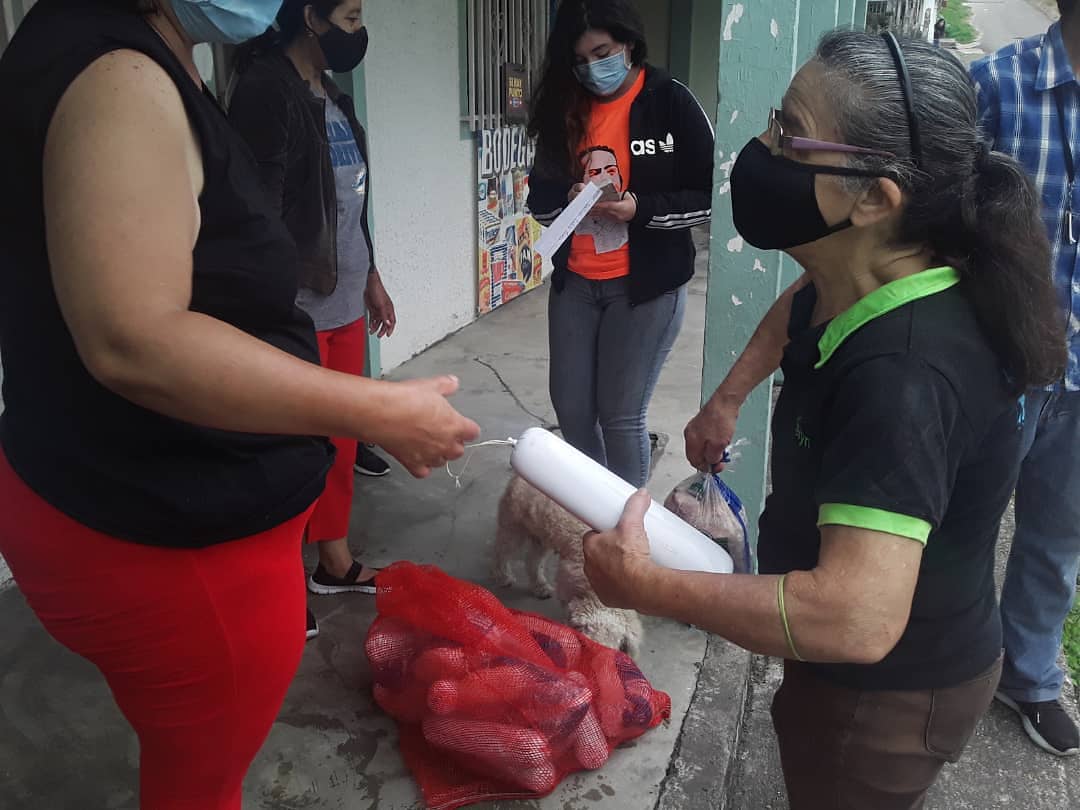 Misionrstachira's tweet photo. #Tachira 🤲👥| Como Misión Social acompañamos al poder popular en cada una de sus actividades, es así q desde el Municipio Guásimos nuestros brigadistas apoyan las entregas casa a casa de los clap
#ReconciliacionNacional
#Venezuela
#19deMarzo
#19Marzo
#SoyRobert #RobertInvencible https://t.co/1z8iJxednZ
