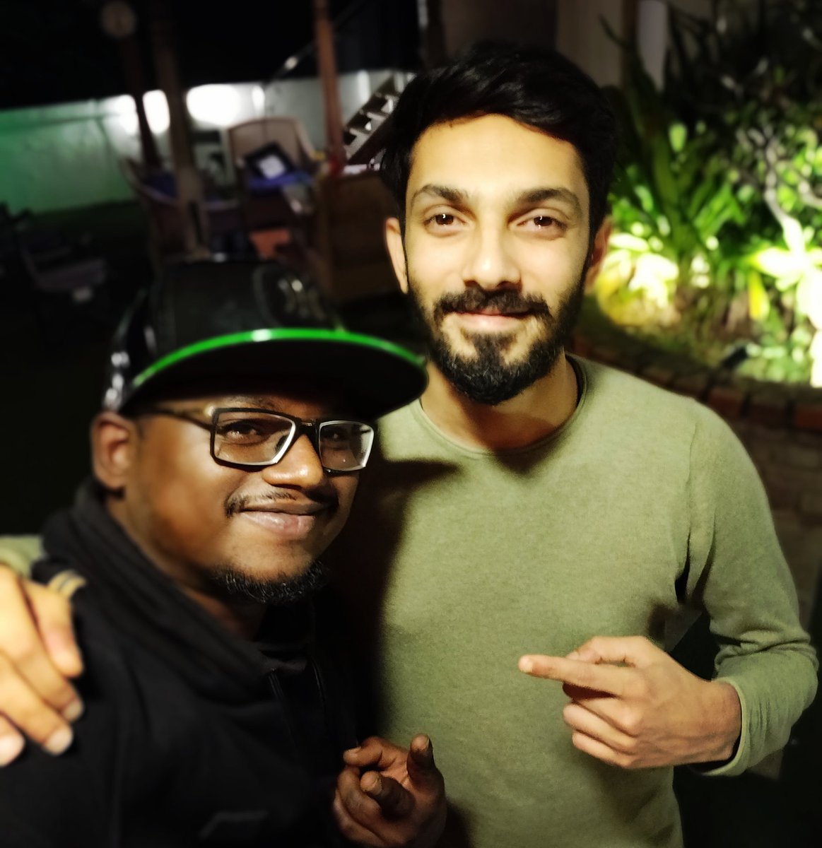 InnoruVaatti with our Rockstar 👑💥💫
<a href="/anirudhofficial/">Anirudh Ravichander</a> ❤️❤️🌟✨
#VaathiRaid #Weareback