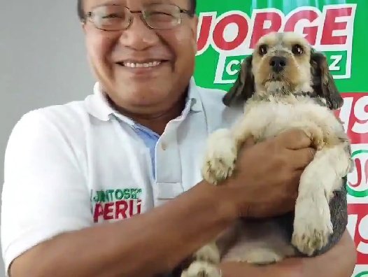 IzquierdaPe's tweet photo. Los candidatos de JPP mostrando sus perros que serán sus almuerzos cuando gobierne Vero. 
#TodesConVero https://t.co/0yU8ooFoVv