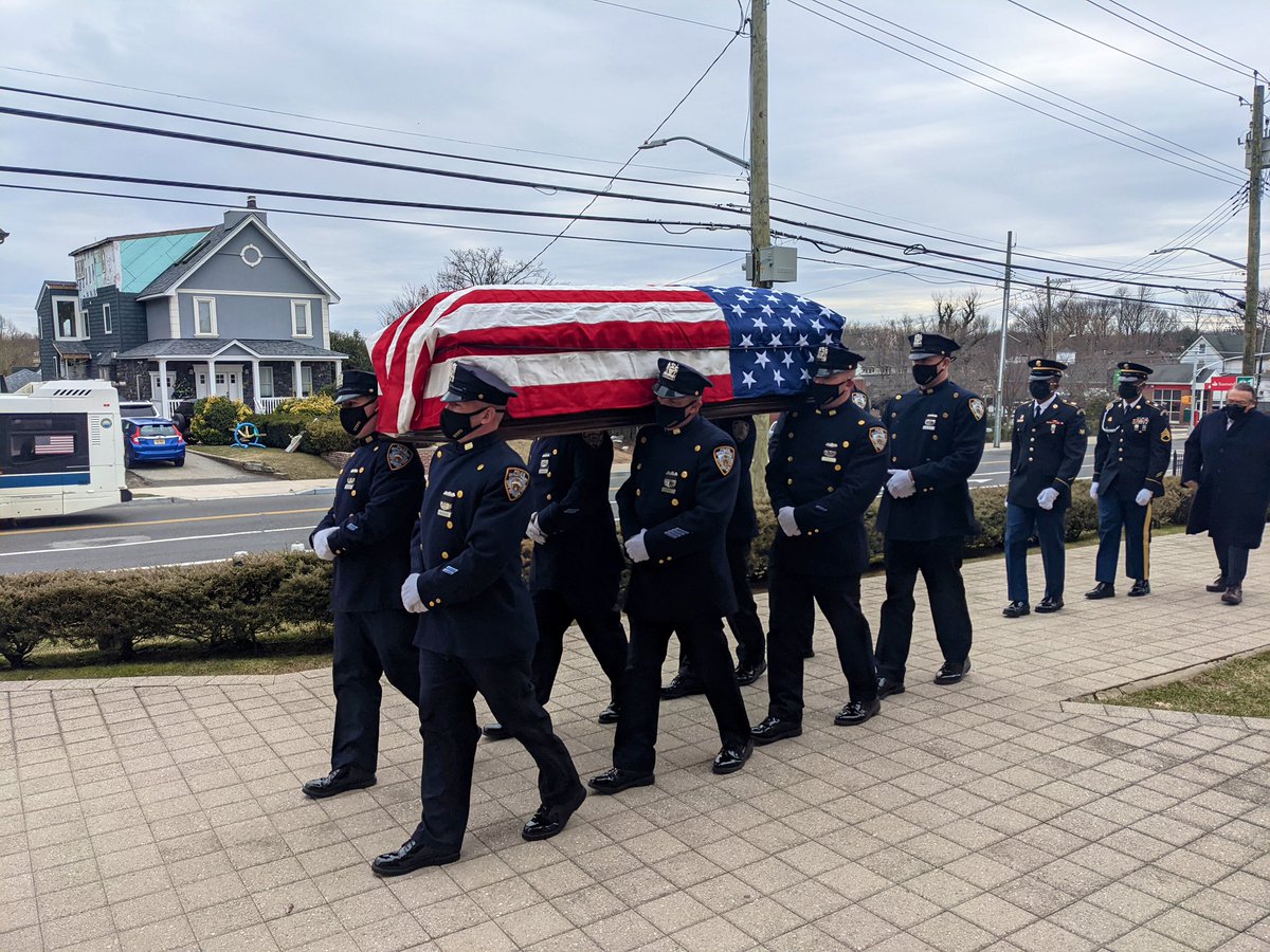 NYPDCeremonial's tweet photo. #StatenIsland Tuesday March16th Retired PO Joseph Brutto was laid to rest. Joseph (on the right ) retired in 1981 @NYPDstatenIslnd .
R.I.P. Officer 
#ProudUSArmyVeteran 🇺🇸
#DualService 
#JointHonorguard
#USArmyHonorGuard https://t.co/8IoVvmgyCo