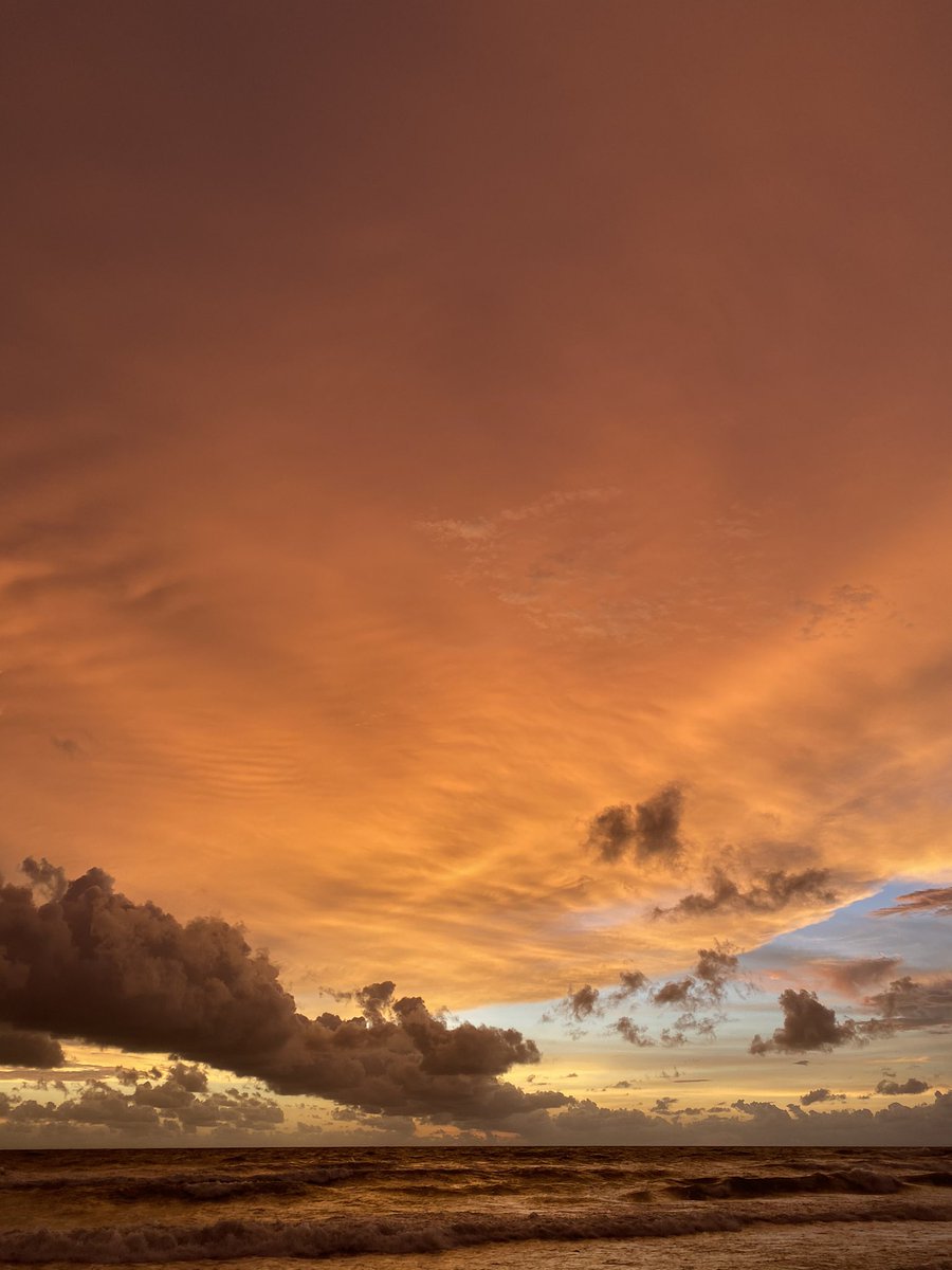 npqc5's tweet image. На острове Фукуок потрясающие закаты почти каждый день.