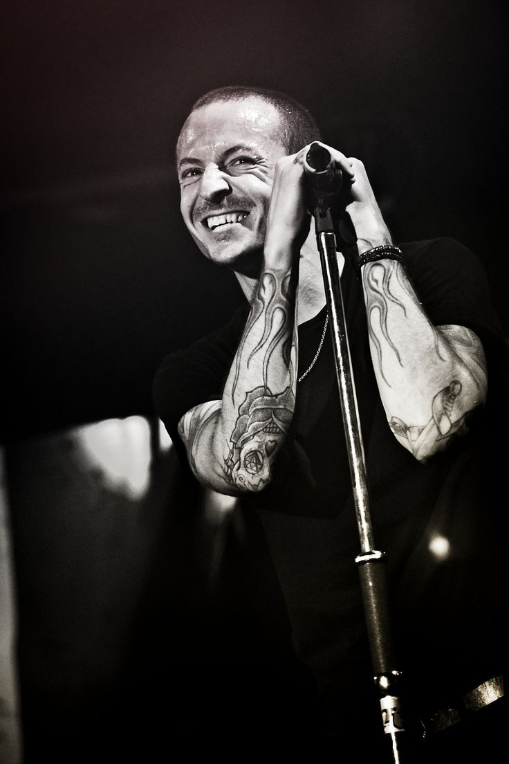 Chester Bennington would\ve turned 45 today. Happy birthday and may he rest in peace.  