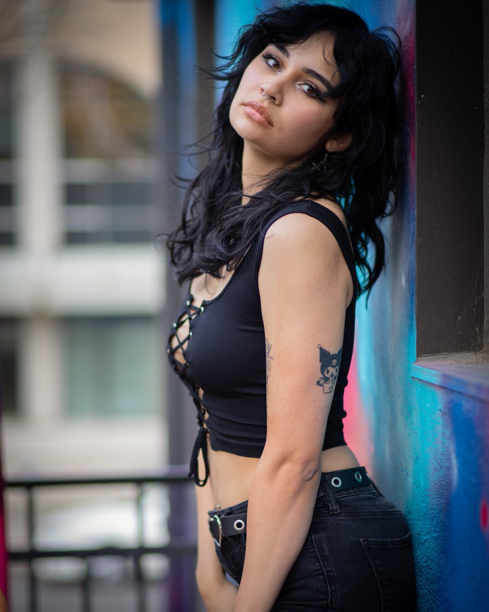 PhotosByJabby's tweet image. My face when its freezing but I gotta finish this outdoor photoshoot #sacmodel #PhotoOfTheDay #portraits