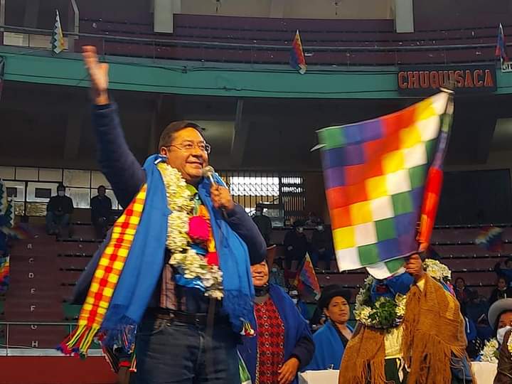 BoJuventudesMAS's tweet photo. 🙌🏽 Presidente Lucho Arce : “No nos mueve el odio, no nos mueve la venganza, lo que nos mueve es un afán inquebrantable de justicia en el país”.
⚪🟡🟠🔴🟣🔵🟢 https://t.co/umPLcnLa07