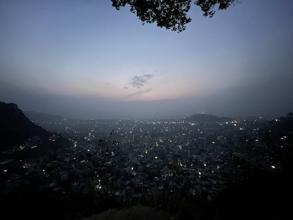 picwrds's tweet image. Good Morning! 
11 KM walk.... #SingleTree Shyambhu