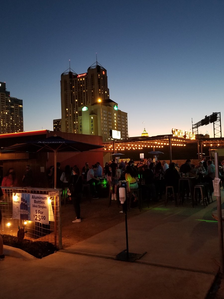 dennis65lori68's tweet photo. First night in the books here in San Antonio! Celebrating both of my girls Birthday's! Started with a great mexican meal, then headed Downtown to the sky bar for a couple drinks. #Familygoodtimes https://t.co/ljAXDLvcrN