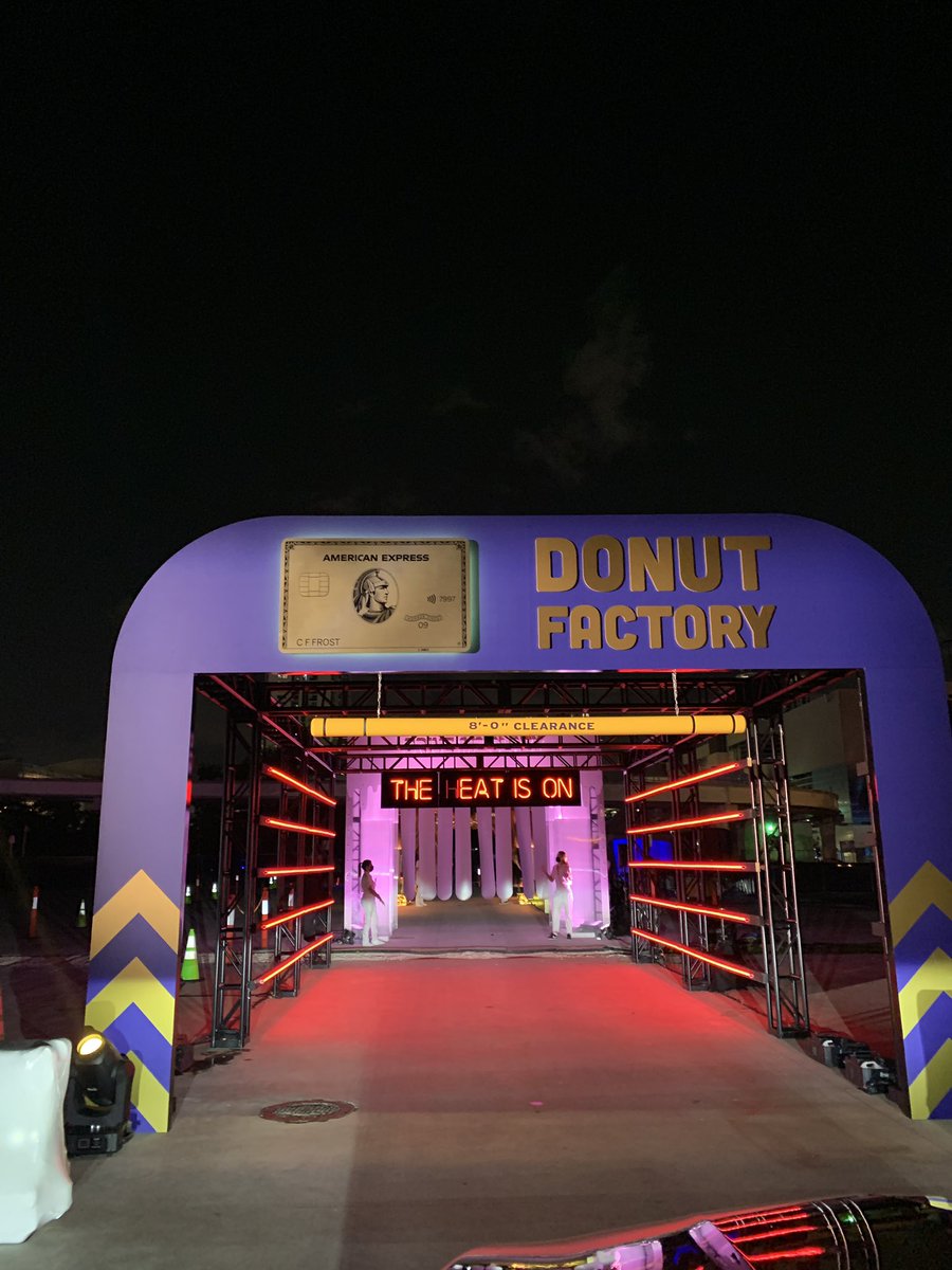 doubledutydaddy's tweet photo. Fun time @resy drive thru event presented by my personal fav card right now, the @AmericanExpress Gold Card. And best of all, got to eat yum food in my hometown from the comfort of my car. #Rightthisway https://t.co/oG9L0tYurC