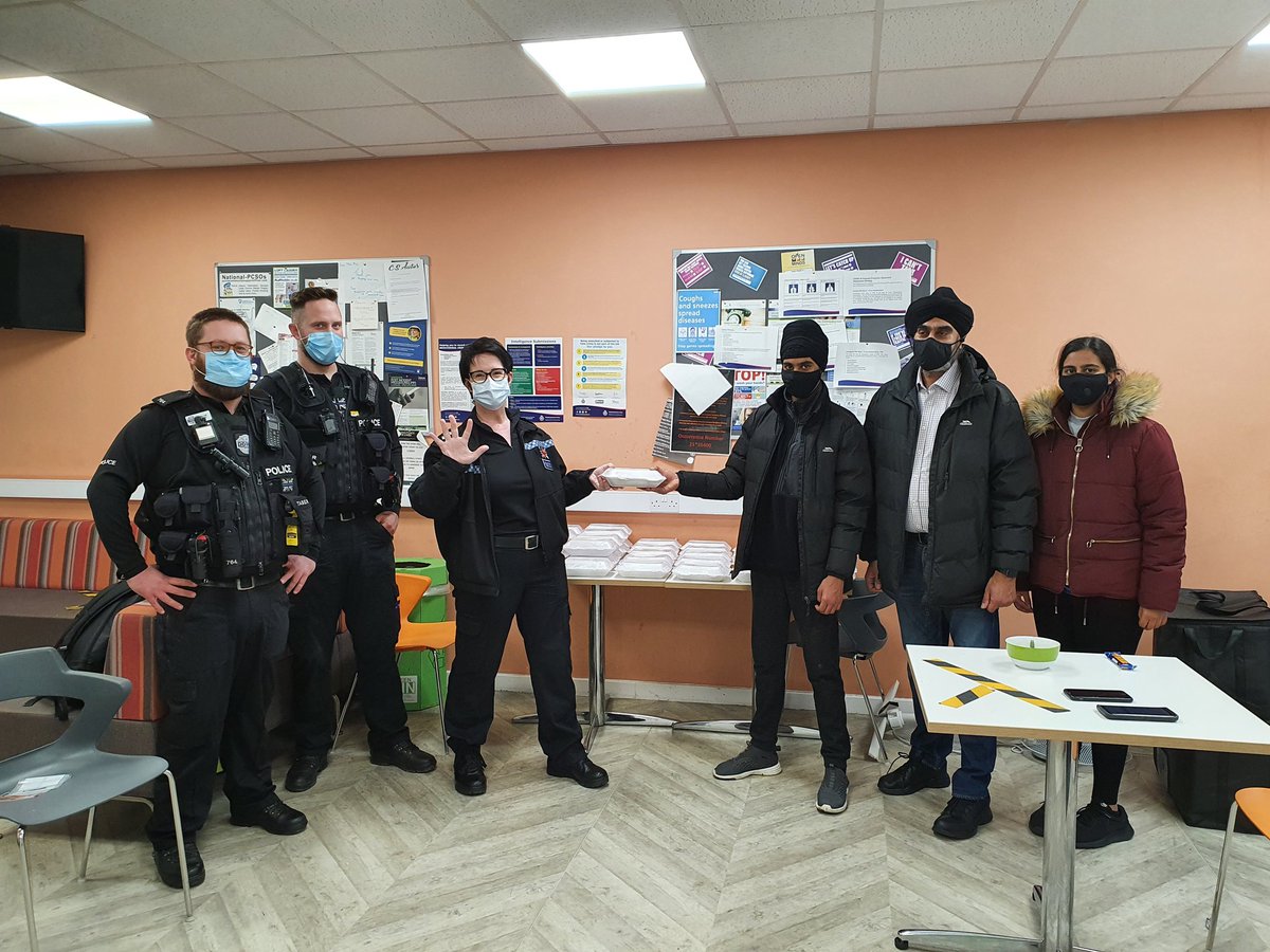 That is 5 of 5 response teams fed! A massive thank you to <a href="/Amarjitsatwal/">Amarjit Singh Atwal</a> and his family for preparing this food for our teams across the County. Popped in to see Team 2 to show appreciation for all they do.  #responsepolicingweek #ResponsePolicing <a href="/NorthantsInsp/">Northampton Central Sector Inspector</a> <a href="/NorthantsSupt/">Rachael Handford</a>