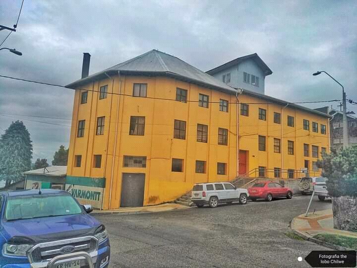 ChilweThe's tweet photo. Hermosos edificios patrimoniales adornan las calles de ancud #foteando #colores #photo #photography #patrimonio #chiloetodoelaño #fotos #fotografía https://t.co/IyhUshoy6j
