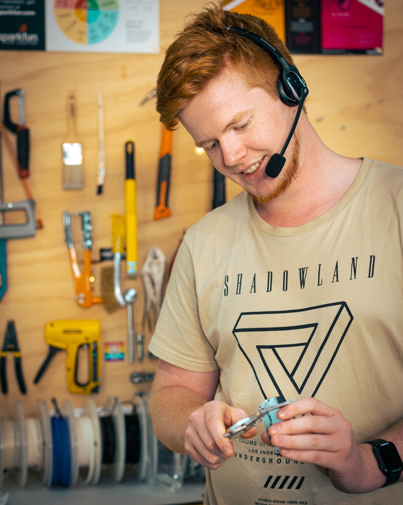 CoreElecAU's tweet image. With Owen's fancy headset, he can take your support calls from anywhere in our warehouse, Pretty sure that's more tech than the six million dollar man had. #meetcoreelectronics  #makertools #makerelectronics #formakersbymakers #huntermade #makersgonnamake #support #meettheteam