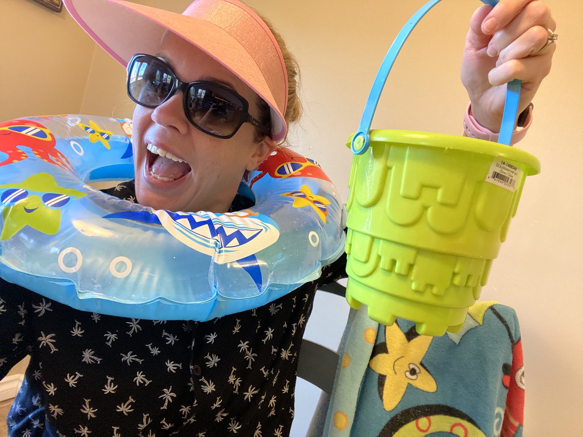 We ended our week with a beach day &amp; a virtual train ride to Ripley’s Aquarium in Toronto! One JK said “It was so interesting watching the sting rays.”  After our kids wrote &amp; drew what they saw.  What an amazing week we’ve had! <a href="/HWDSB/">HWDSB</a> #FDKRemoteHWDSB
