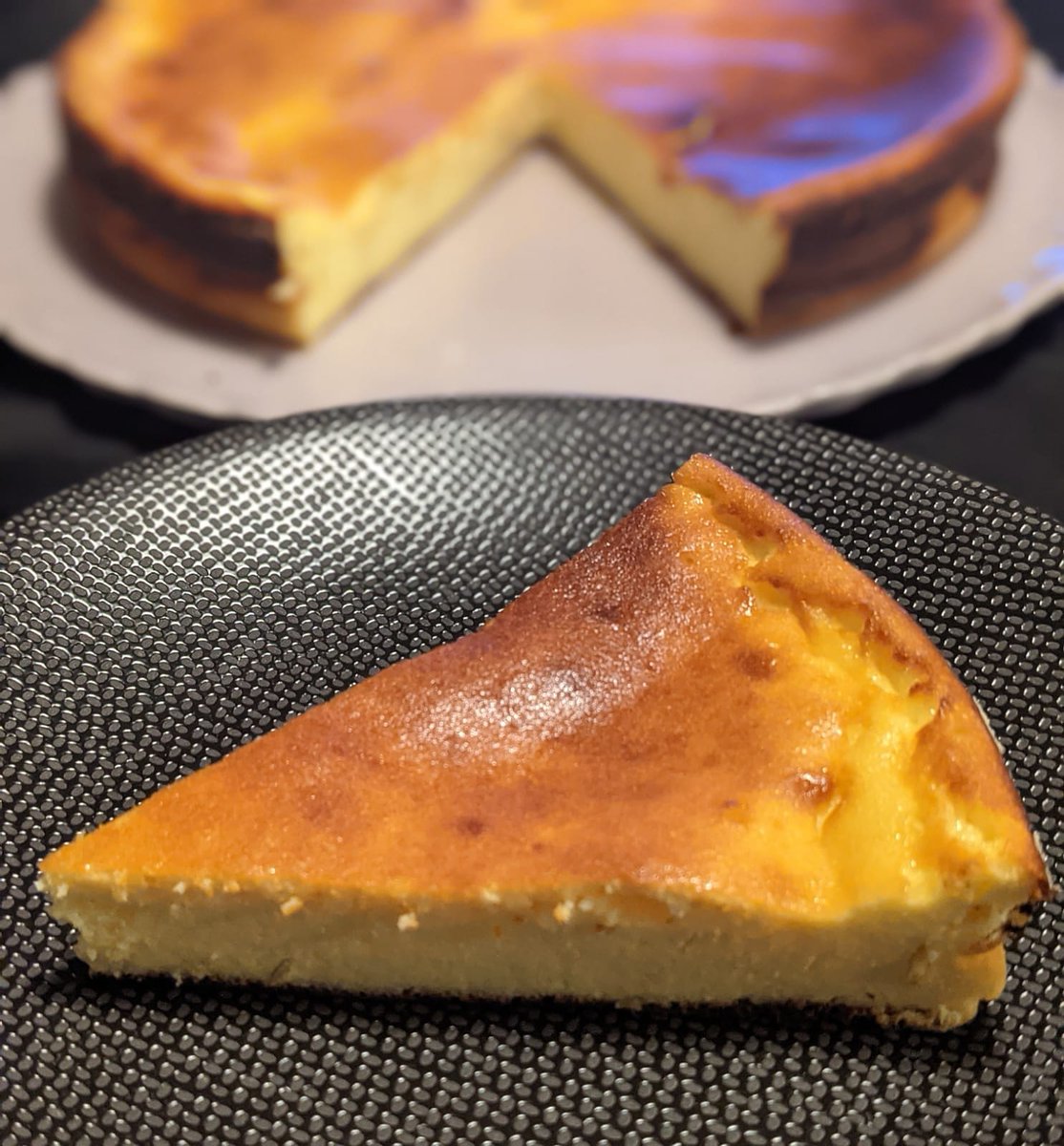 PipaMina80's tweet photo. Petit dessert maison, histoire de se réconforter,  avant ce nouveau confinement !!! 
Fiadone , brocciu corse et citron. 
Bon week-end à tous ( ... malgré tout ). 

#Amiens ❤️
#Somme 💙
#Picardie 💚
#HautsdeFrance 🧡
#brocciu
#citron
#fiadone
#Corse
#Corsica https://t.co/iWRSt1ugJS