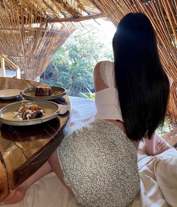 Watch Kit's leaked NSFW photo on TwXstars