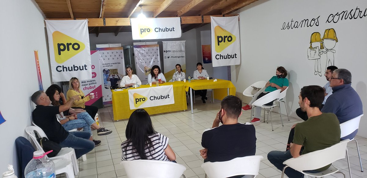 Constructiva charla con nuestras concejales <a href="/IrisOteroOk/">Iris Otero</a> <a href="/maruedominguez/">Maru Dominguez</a> @AnaClRomero <a href="/GaimanMyriam/">@Myriam.Gaiman</a> 
Compartimos sus experiencias en la función pública. Estas mujeres ocupan espacios importantes, demuestran su capacidad y mejora la política 
#Sumate #HayEquipo