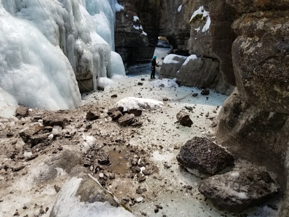JasperNP's tweet photo. Warning, a rockfall happened this afternoon in #MaligneCanyon. 
⛔ For the safety of everyone, Parks Canada is closing the bottom of the canyon to all users. Do not walk or rappel down in the canyon. Trails 7 and 7g remains open to the public. 
📷 March 19 https://t.co/OpeW8LsasS