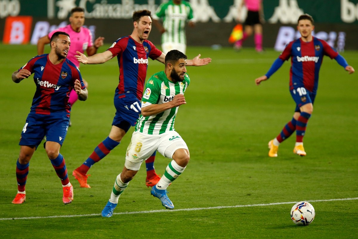 RealBetis's tweet photo. 🧞‍♂️✨😍

Estás loco, @NabilFekir.

#ForeverGreen https://t.co/KD54T67sS3