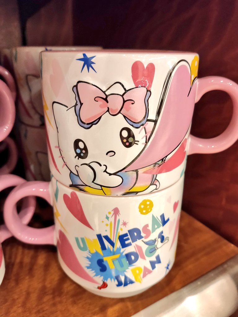 にゃお子 Usj New 周年 No Limit マグカップ 300ml 1500円 各キャラの後ろ側にはそれぞれデザイン違いのウッディーがいる クッキー に頭突っ込んでるウッディー可愛い 電子レンジ 食洗機 オーブン使用可能 スタッキングできて収納に便利