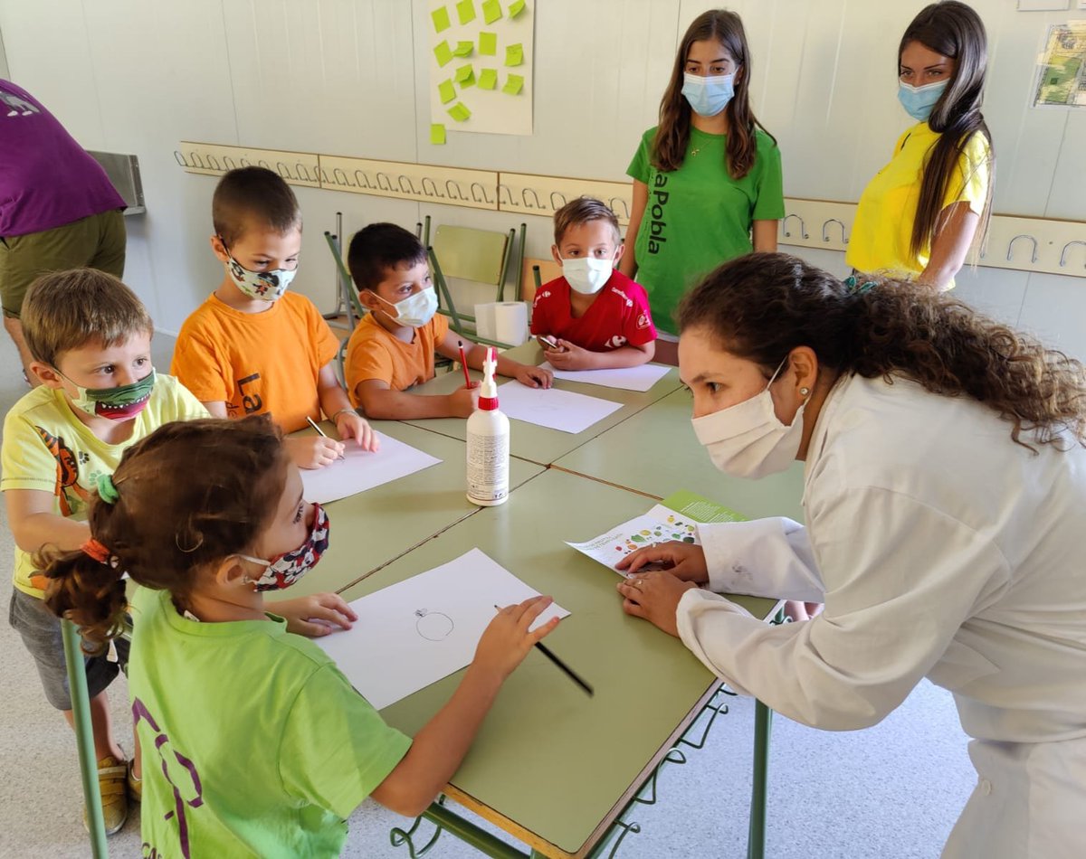 Rominagia's tweet photo. Divulgación en tiempos de pandemia

Porque hacer y dar a conocer ciencia es necesaria, ahora y más que nunca. 
#FotoRecercaURV2021 #covid19 https://t.co/ANs2LwYnWa