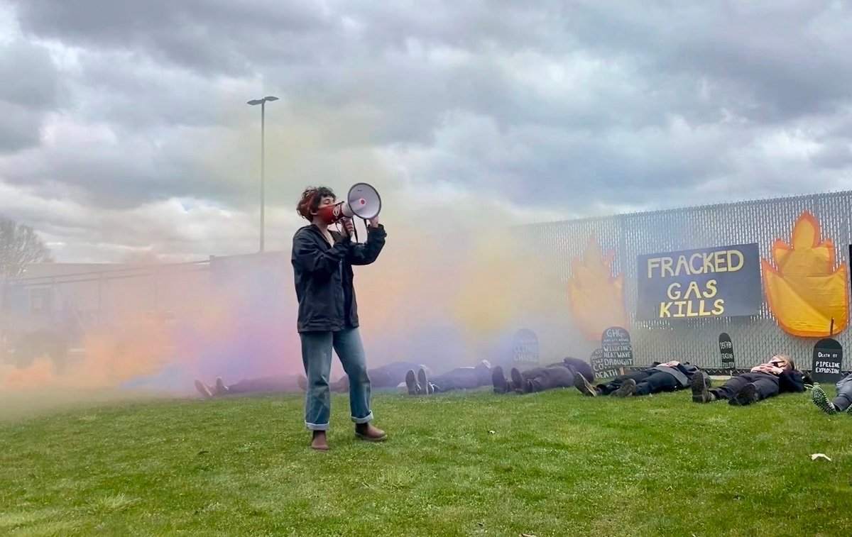 sunrisemvmnteug's tweet image. Fracked gas kills. Time for a #FossilFreeEugene