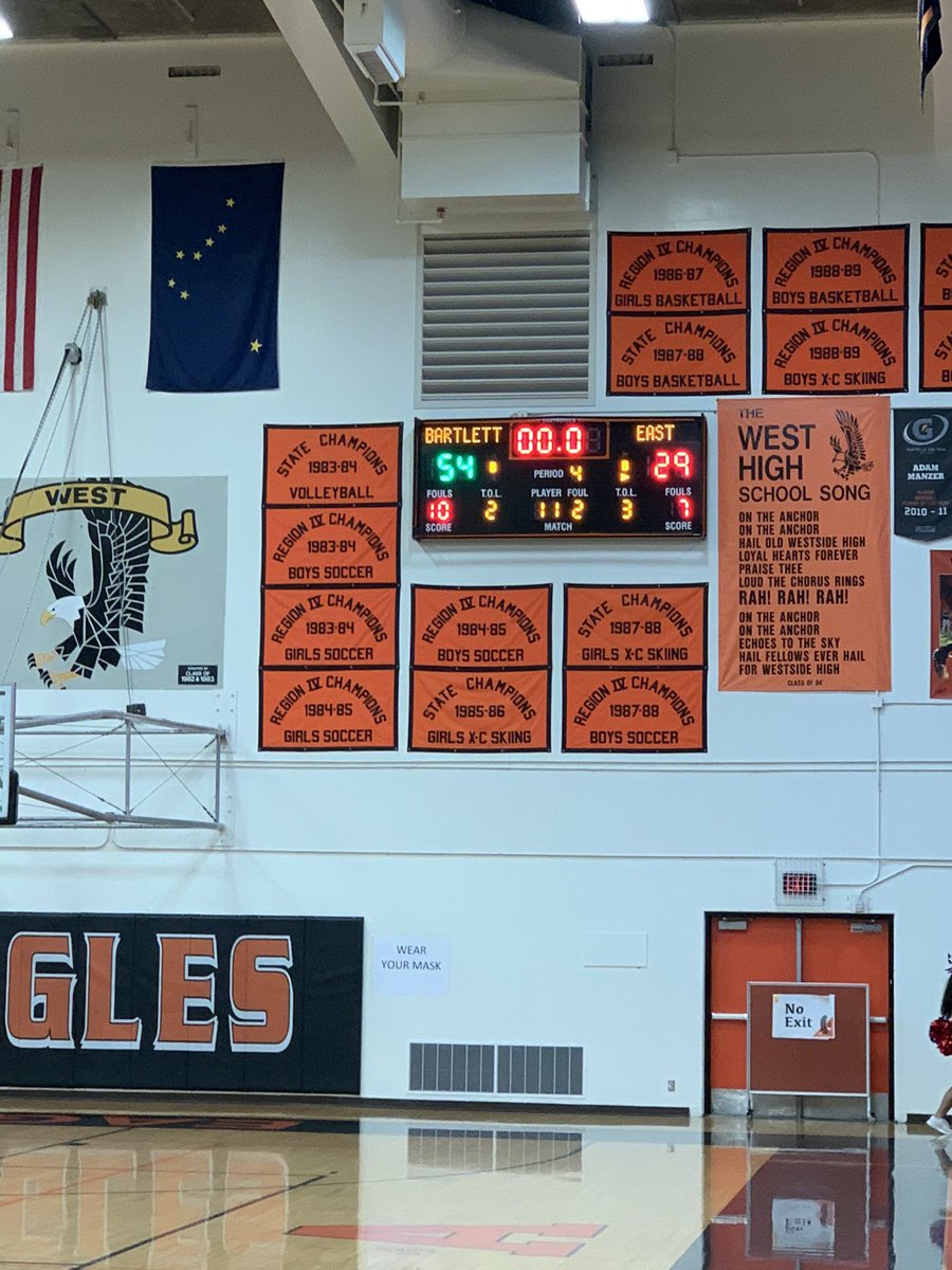 Lady Bears headed to the Region finals!!! #BHSPride 🐻💙🏀💛🐻 #1101vsEveryone <a href="/ASD_Info/">asd info</a> <a href="/BHSLadyBball/">Bartlett Girls Bball</a> <a href="/StudentGov_BHS/">Bartlett Student Gov 🐻</a>