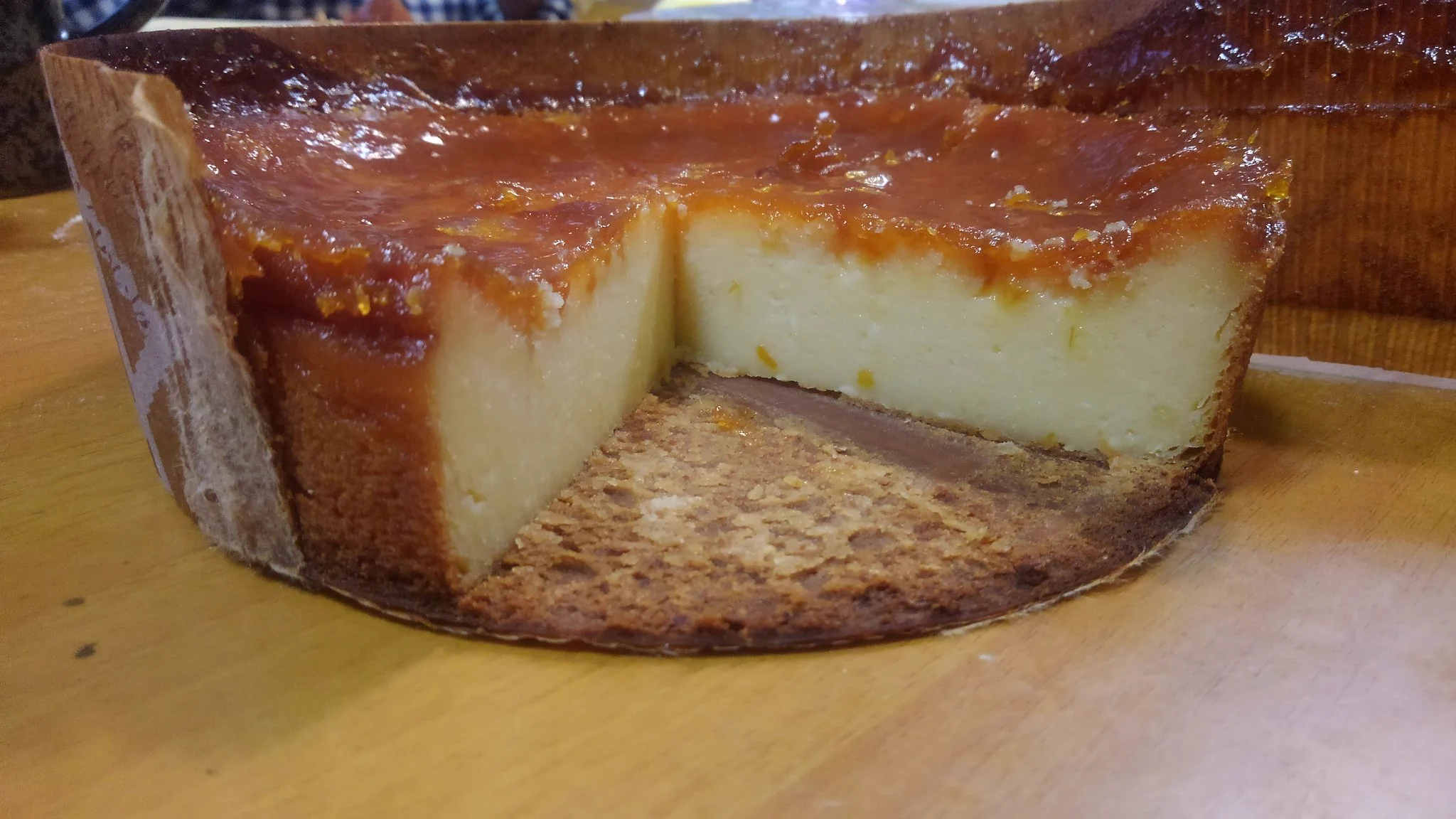 @kaqico @HaraguroIrojiro F外から失礼して…180℃で小一時間焼いたケド中がレアっぽいからバスクですかネ？w 