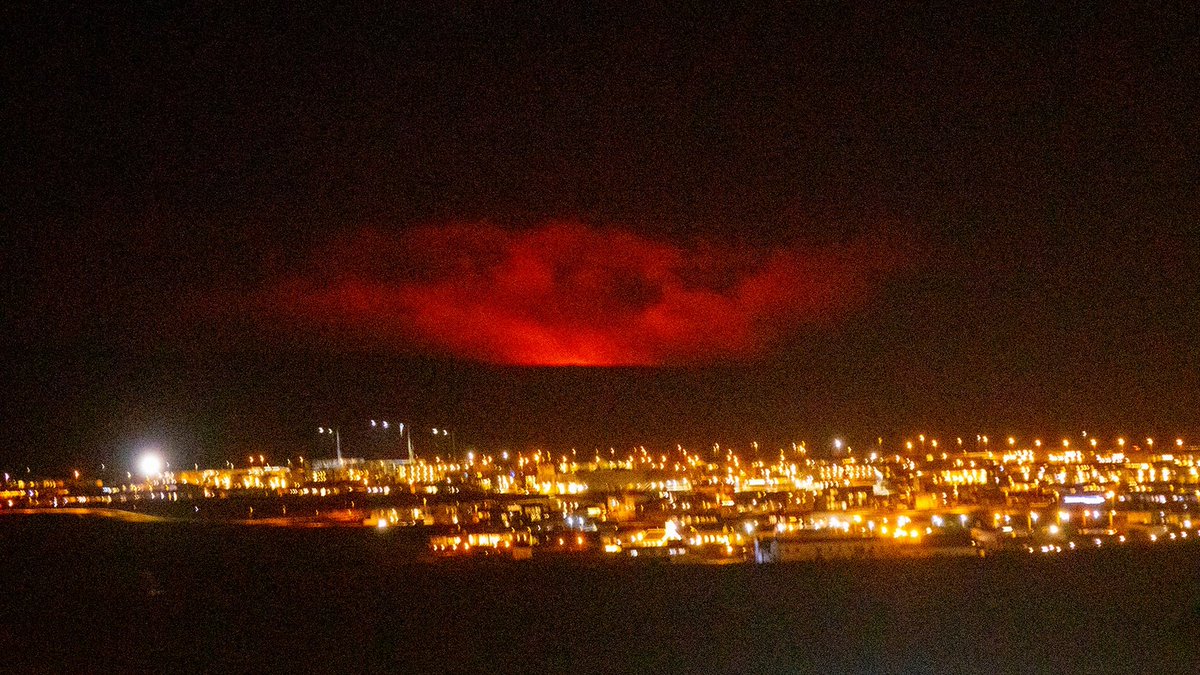 ValorINTEL's tweet photo. The #Fagradalsfjall volcano in Iceland has erupted.

Fagradalsfjall is 30km away from Reykjavik where #VCT Stage 2 Masters is set to take place in May.

Our wishes are with the locals, who we hope are safe from the eruption.

(📷 @gislio) https://t.co/vC1VZyYD6W