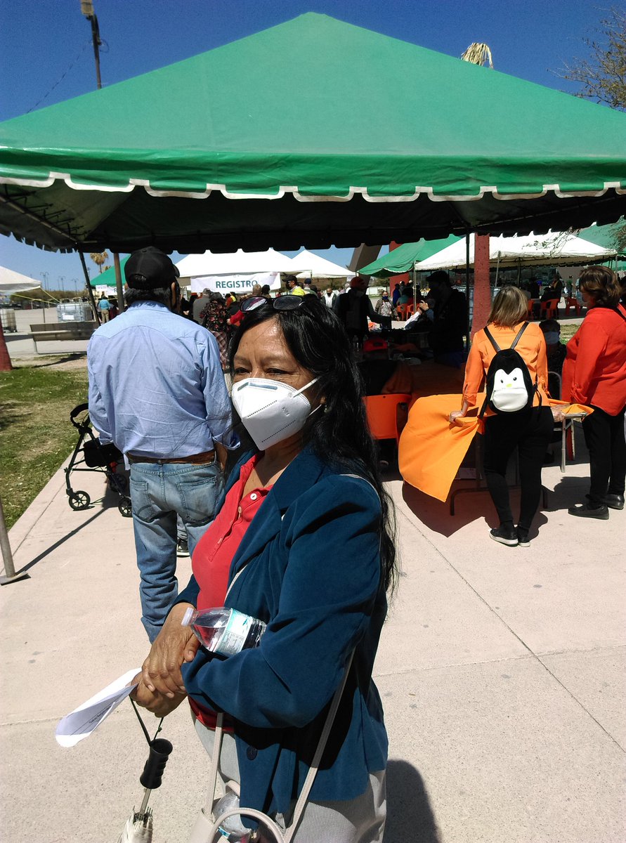 CoahuilayTexas's tweet photo. Hoy fui uno de los 900 acuñenses que recibió la vacuna #PfizerCovidVaccine  Acudí junto con mi esposa a los módulos de vacunación instalados en la explanada de la presidencia municipal. Vi mucha coordinación de los funcionarios de @GobiernoMX @GobDeCoahuila y @MunicipalAcuna https://t.co/HbBF9pxquK
