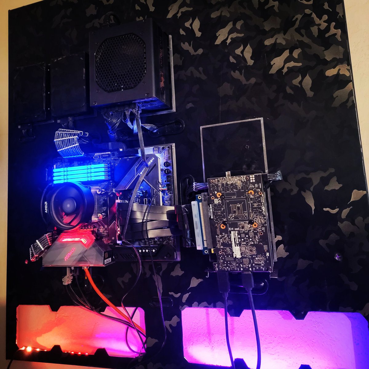 DDCustomMods's tweet photo. Playing with our LED strips... just because 😜

Hope everyone has an amazing weekend!!

#PTSDWallPC #DIY #PCmodding https://t.co/SDULqepzEw