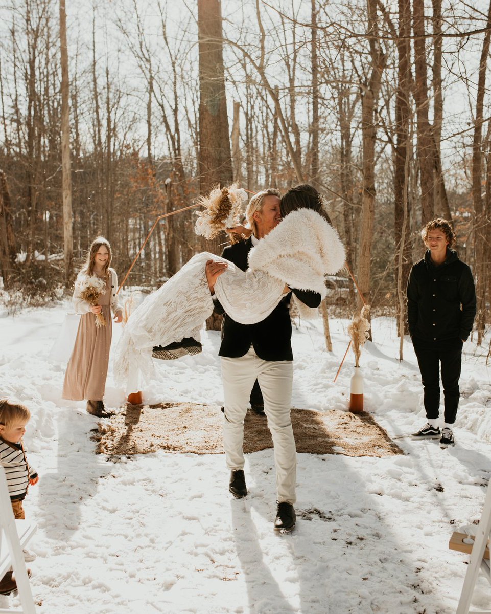bylillianwest's tweet photo. That just married feeling 💫 #LillianBride #LillianWest
_
#Style_66103
@gracefullyeppichstudios
@modernonmarket
@skylarraecruz
@the_natecruz
_
#bohoweddings #effortlesschic #bridalstyle #weddinginspo #bohobride #bridegoals #bridestyles #elopements #intimateweddings #weddingdeta https://t.co/LZOT9WQmhU