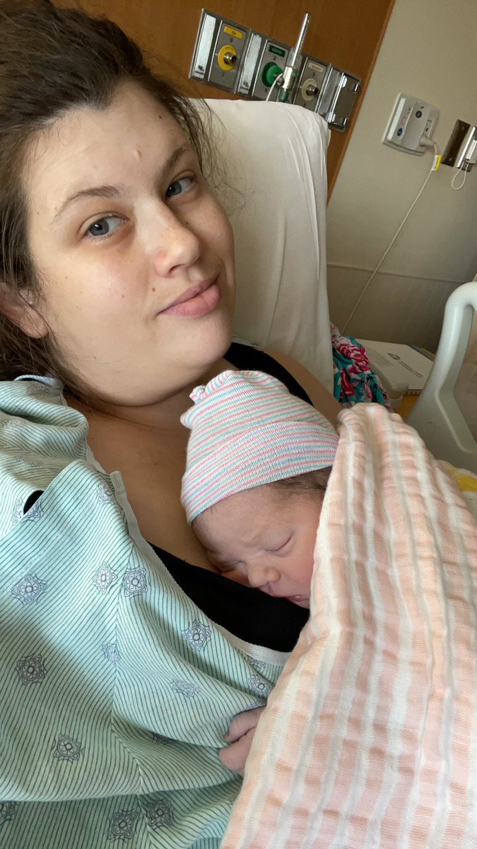 SparksofLight29's tweet image. I am the happiest person right now. She is here and perfect. ✨💜